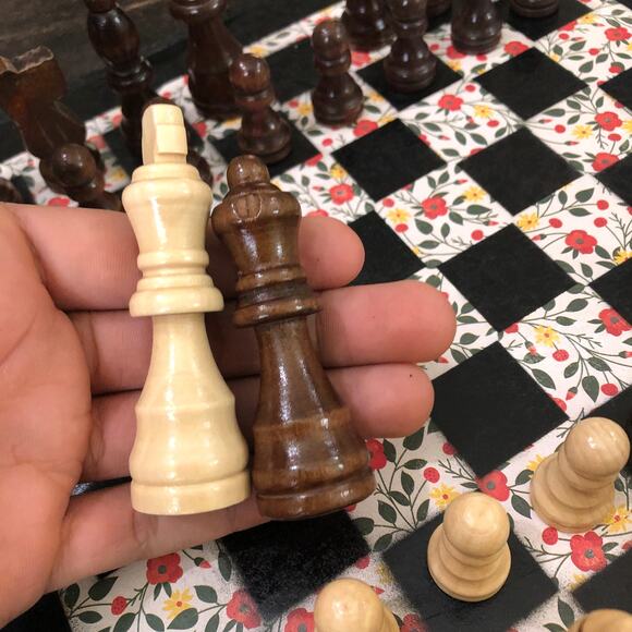 Scrapbook Chess Set - Vintage Flowers - Picture 6 of 11